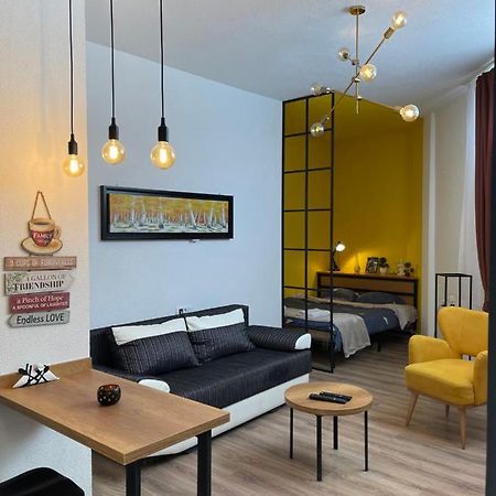 Ora-Prn, Studio Apartment In The City Centre Приштина Экстерьер фото