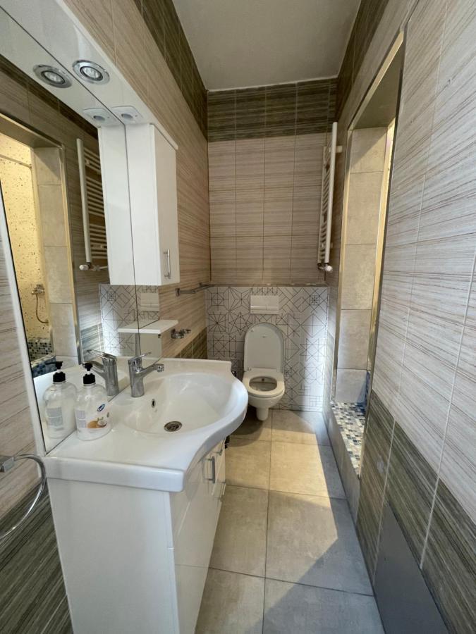 Ora-Prn, Studio Apartment In The City Centre Приштина Экстерьер фото
