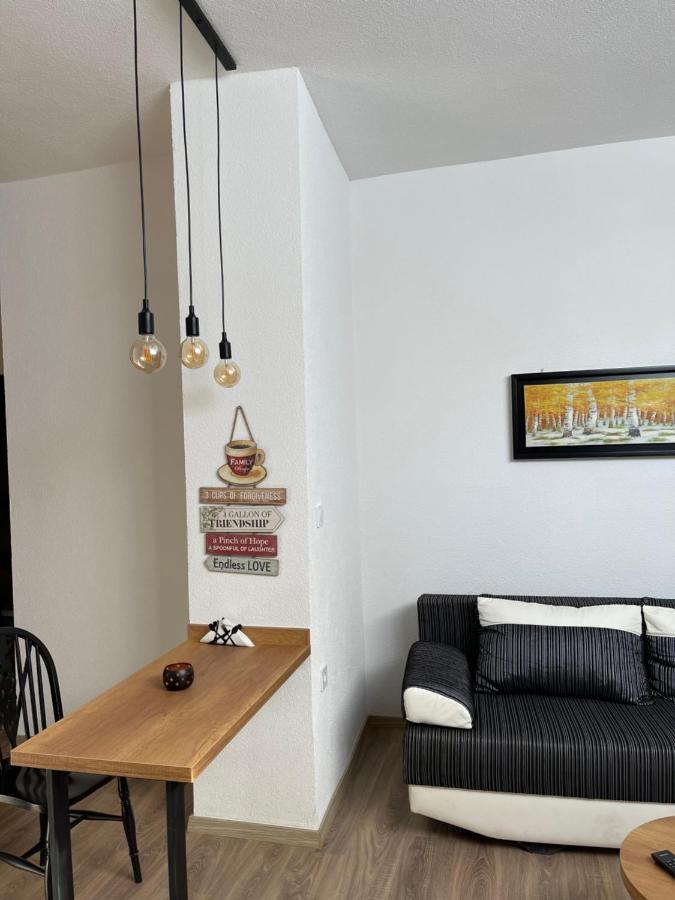 Ora-Prn, Studio Apartment In The City Centre Приштина Экстерьер фото